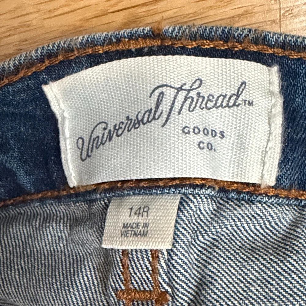 Universal Thread Classic Blue Jeans - Picture 1 of 6